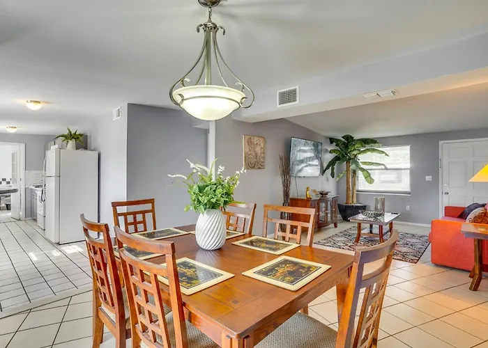Family-Friendly Lakeland Home With Private Hot Tub!