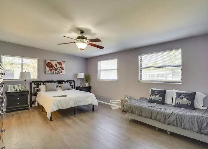 Family-Friendly Lakeland Home With Private Hot Tub!