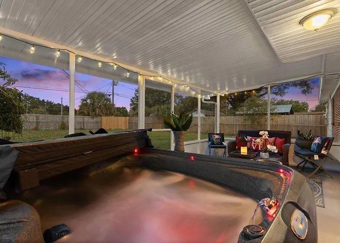 Family-Friendly Lakeland Home With Private Hot Tub!