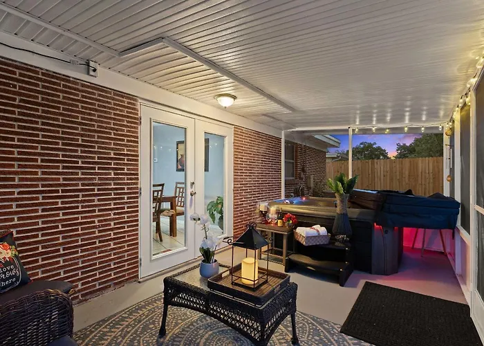 Family-Friendly Lakeland Home With Private Hot Tub!